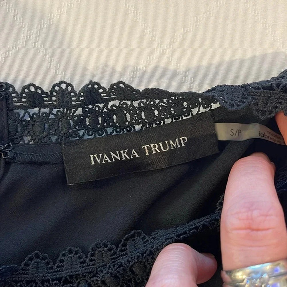 Ivanka Trump Women's Georgette Lace Trim Sleeveless Blouse small black EUC - Picture 4 of 5